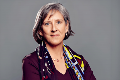 <strong>非论是超现实的场</strong>